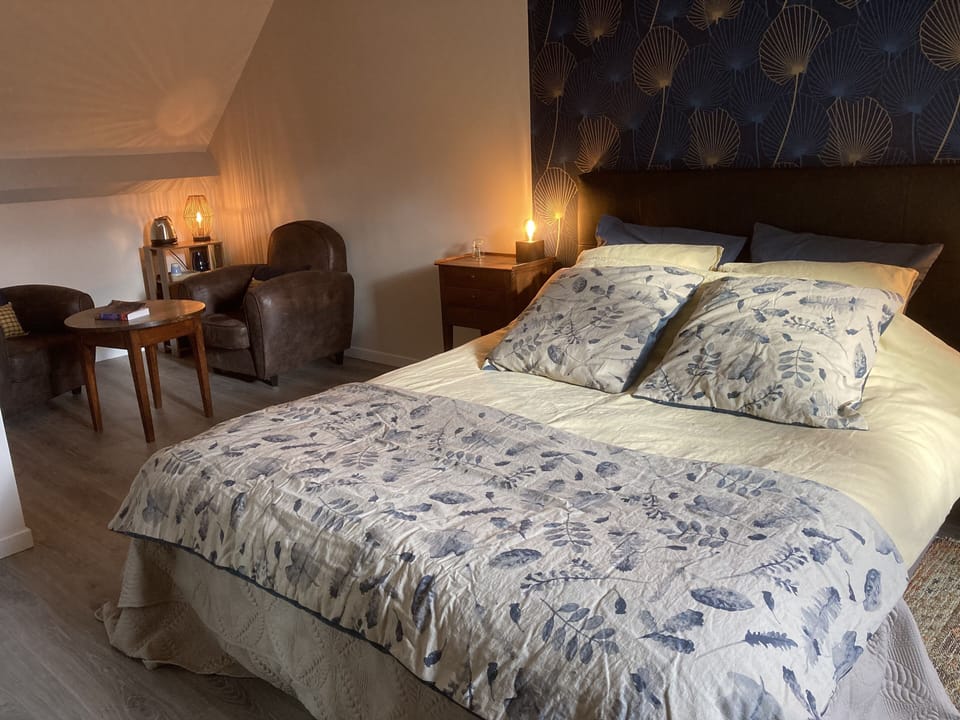 Room | Blackout drapes, soundproofing, free WiFi, bed sheets