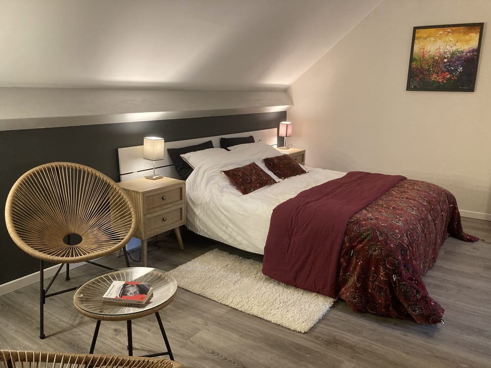 Room | Blackout drapes, soundproofing, free WiFi, bed sheets