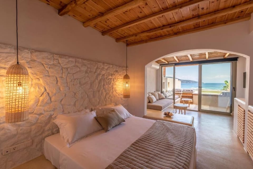 Premium Suite with Sea View and Outdoor Swimming Pool | In-room safe, blackout drapes, soundproofing, iron/ironing board