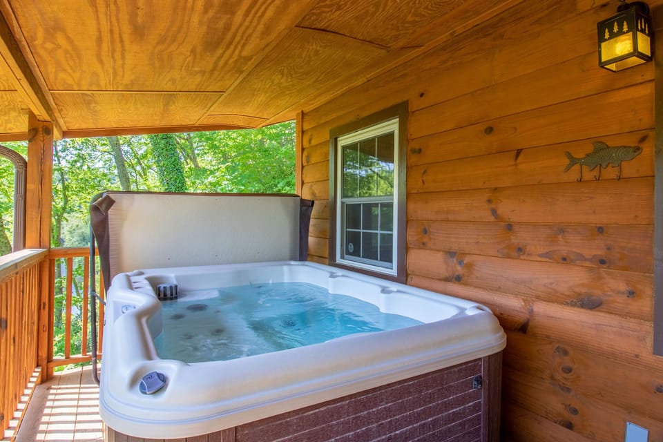 Outdoor spa tub
