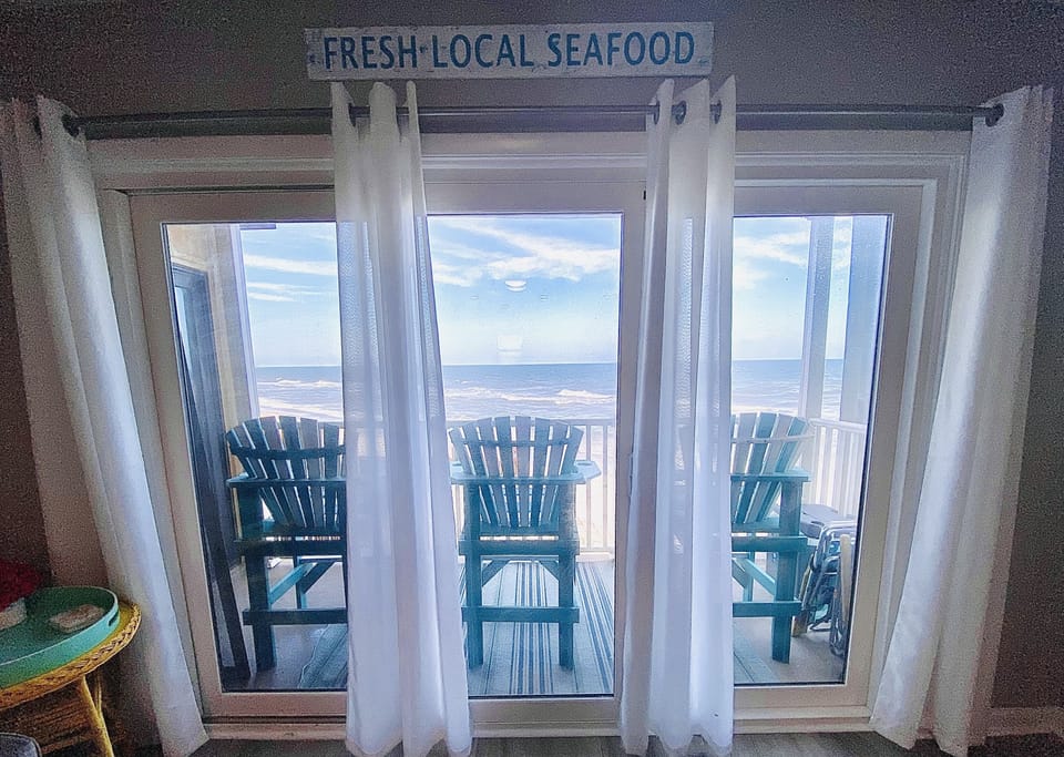 Amazing Living Room with new furniture/decor and amazing VIEWS of beach!