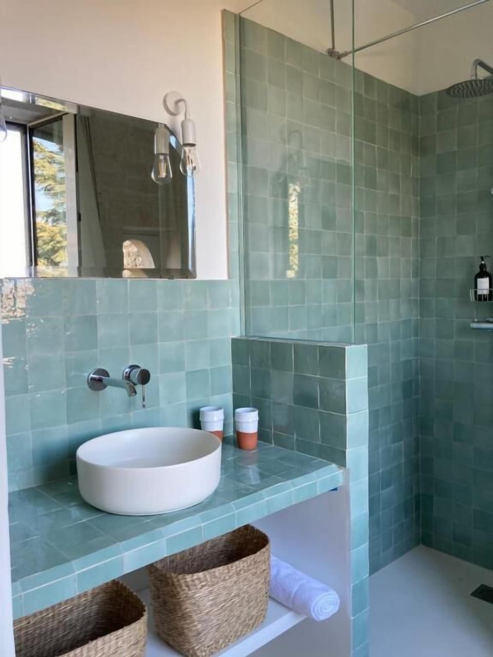 Superior Double Room, Garden View | Bathroom | Shower, rainfall showerhead, hair dryer, towels