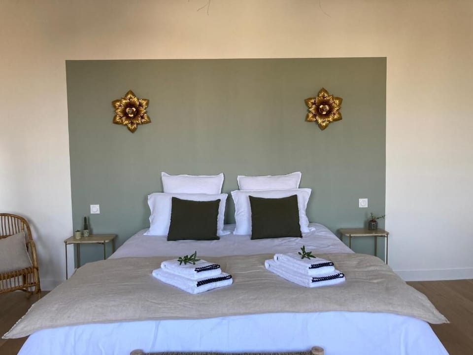 Superior Double Room, Garden View | Laptop workspace, free WiFi
