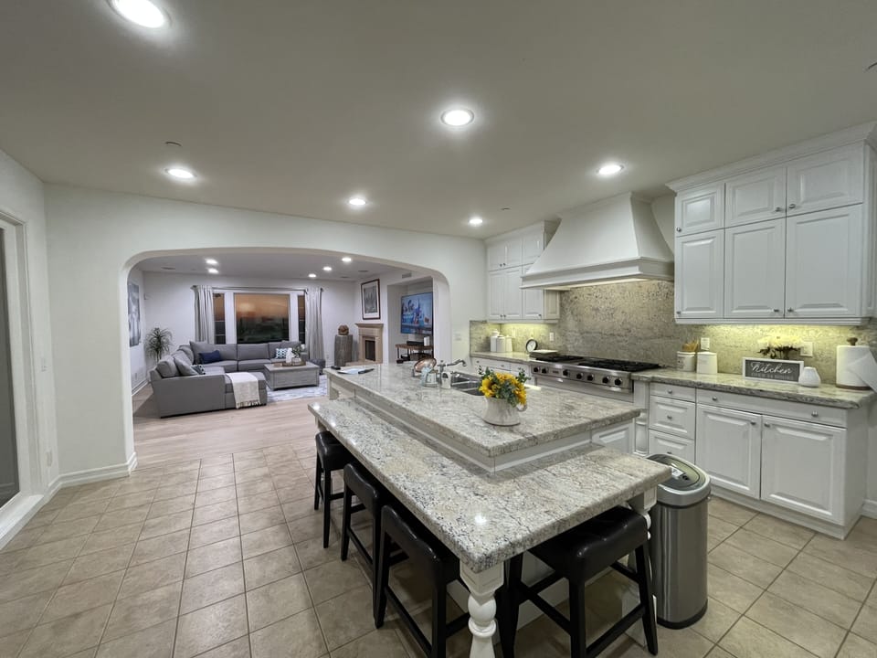 Gourmet kitchen with all appliances overlooking the family room!! 