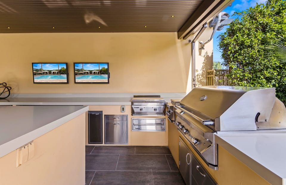 Choose from a natural gas grill, cooktop, griddle, and a warming tray for all of your outdoor cooking needs!