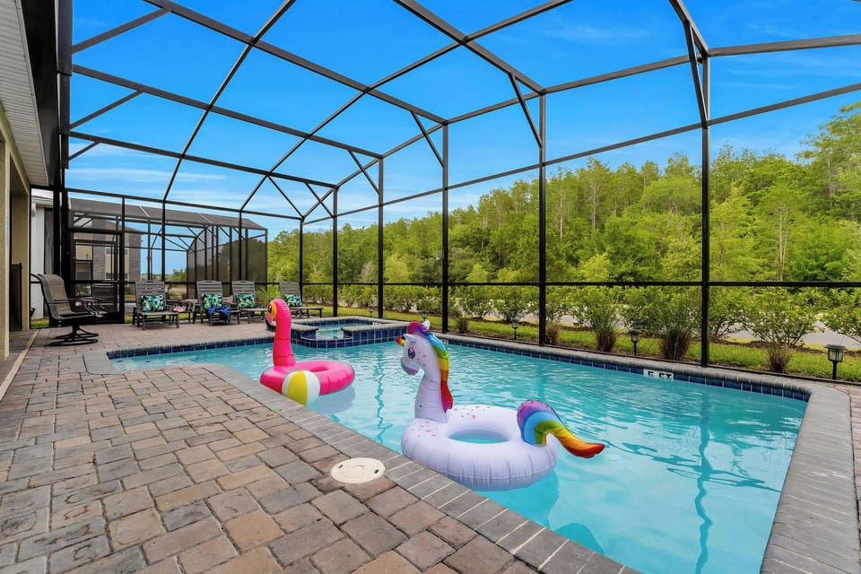Private heated pool and spa at no additional charge