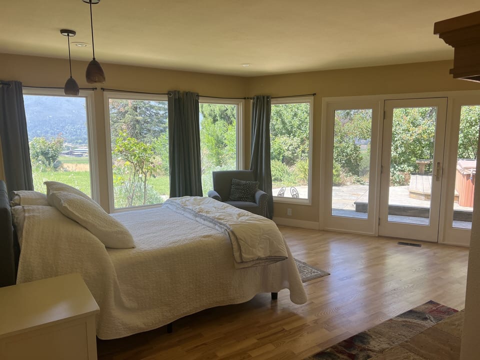 Views from
Master suite 