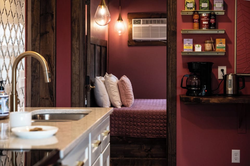 The main bedroom features a plush king bed and a private sink and vanity—ideal for brushing your teeth or doing makeup in peace. Guests call it “comfortable,” “clean,” and love the extra privacy it provides for getting ready.