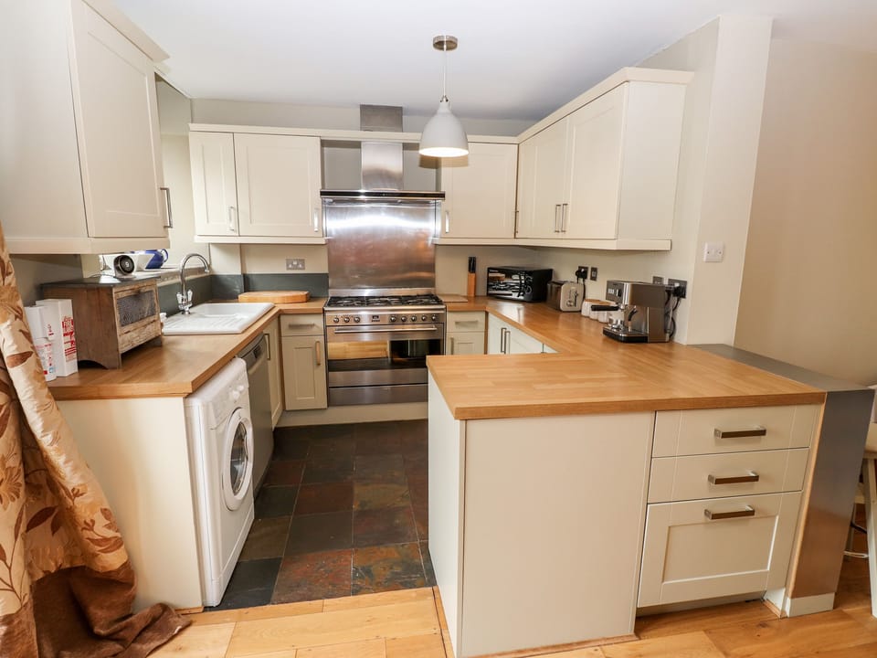 Fridge, dishwasher, cookware/dishes/utensils