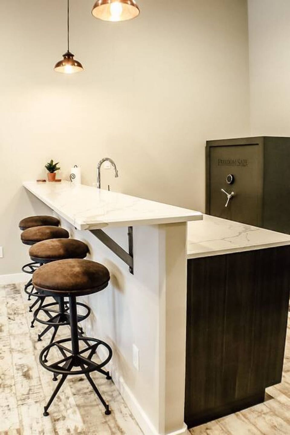 Upper level wet bar