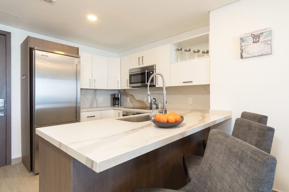 Kitchen counter with 3 barstools