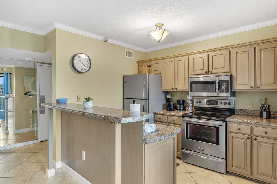 Modern and Well Equipped Kitchen