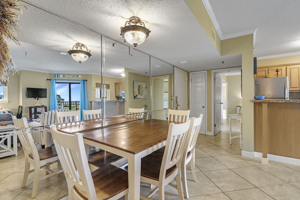 Dining Table and 4 Chairs