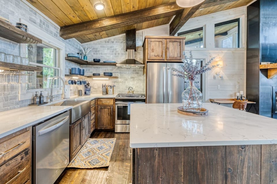 Fully Stocked Kitchen