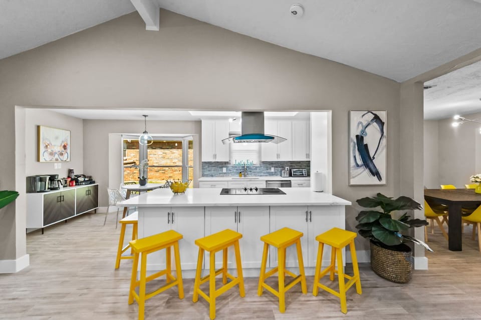Open layout to interact with your family and friends while cooking