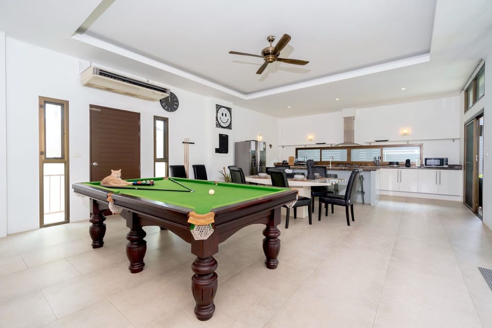 Luxury Villa | Living room | 56-inch TV with cable channels