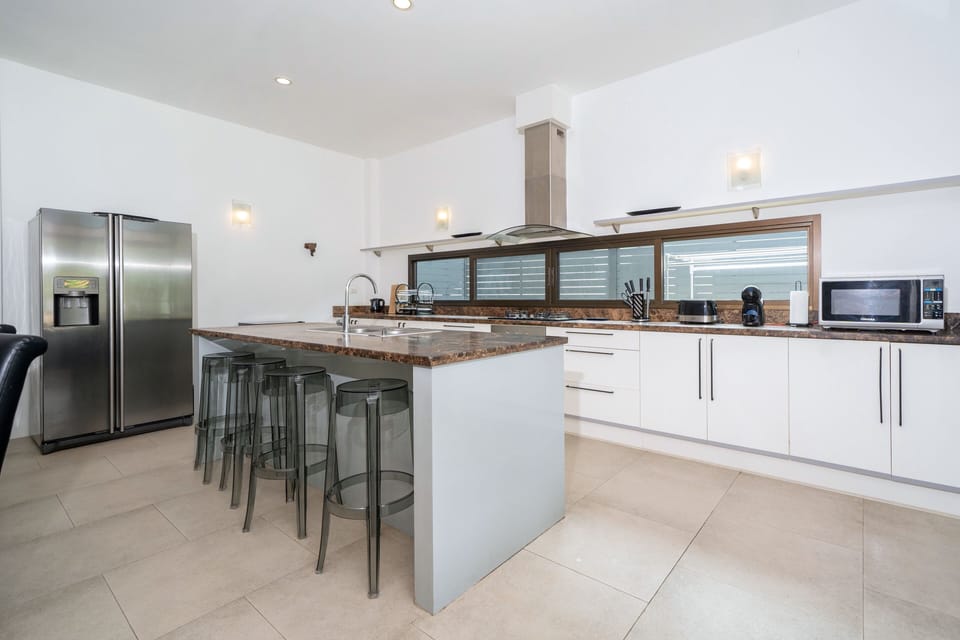 Luxury Villa | Private kitchen | Fridge, microwave, oven, stovetop