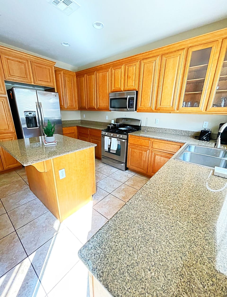 Beautiful spacious kitchen, fully stocked with everything you need.