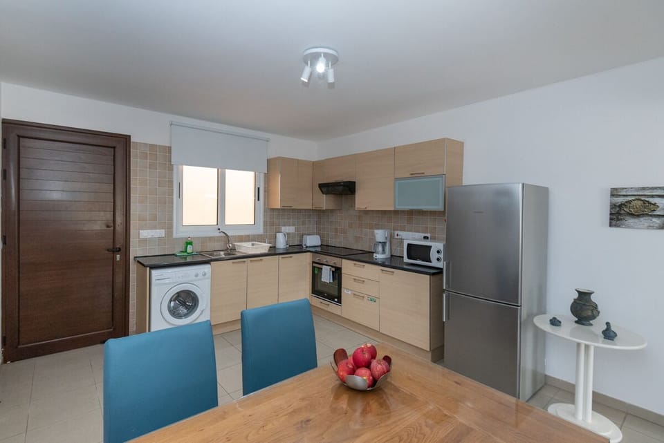 Comfort Apartment | Private kitchen | Fridge, microwave, oven, stovetop