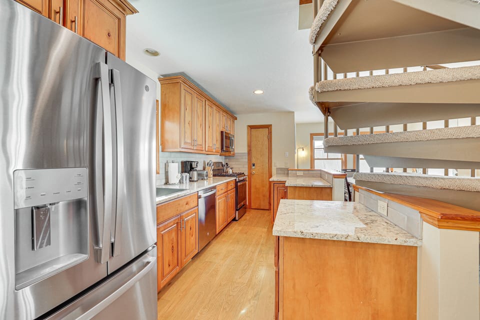 Kitchen | 2 Ovens | Cooking Basics | Coffee Maker | 1st Floor
