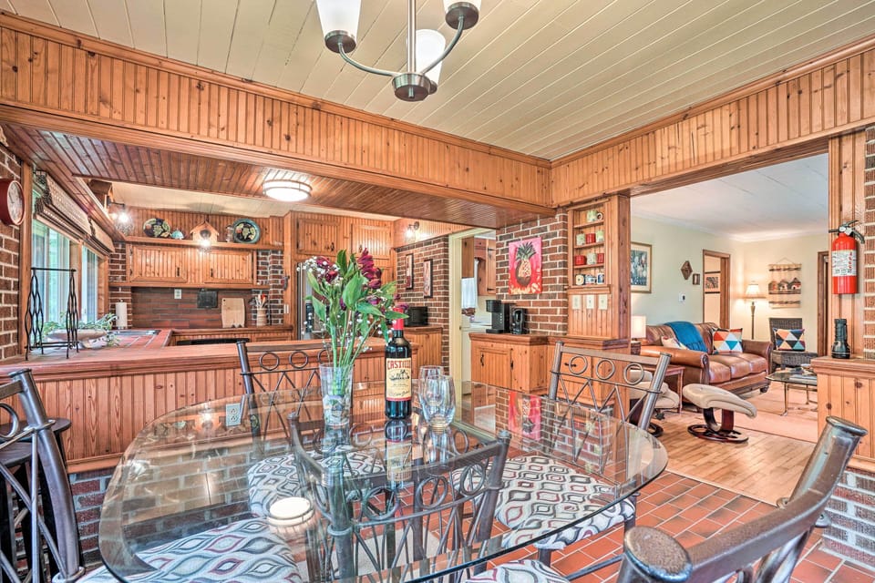 Dining Area | Dishes & Flatware Provided | Central Heating & A/C