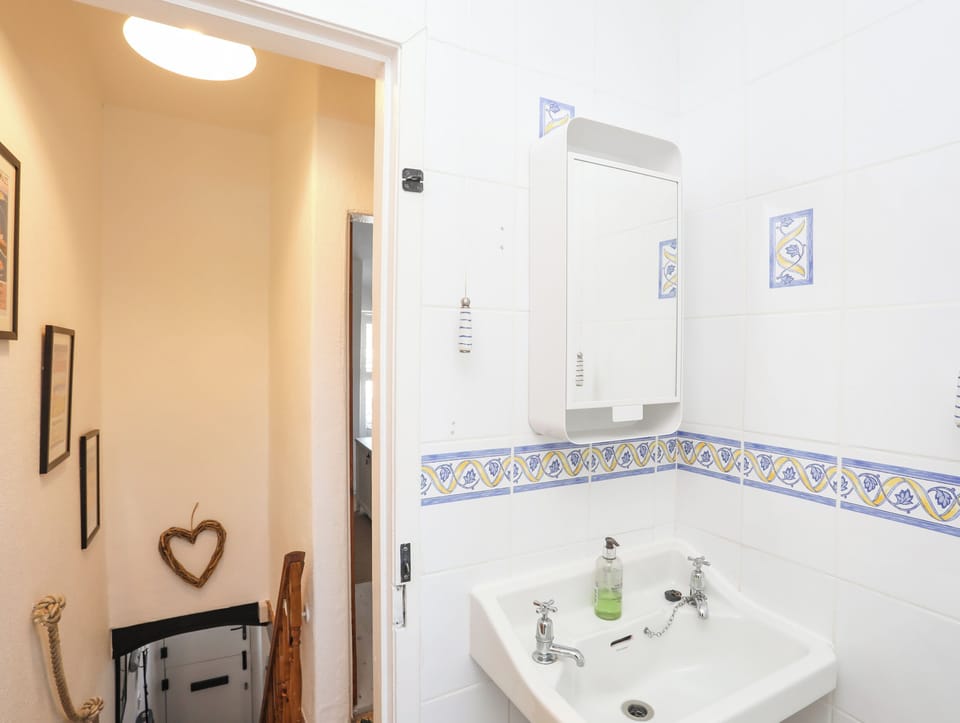 Menuchah Cottage in Criccieth