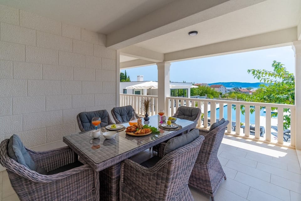 Villa Marisa with 51sqm pool, 5 bedrooms, gym
