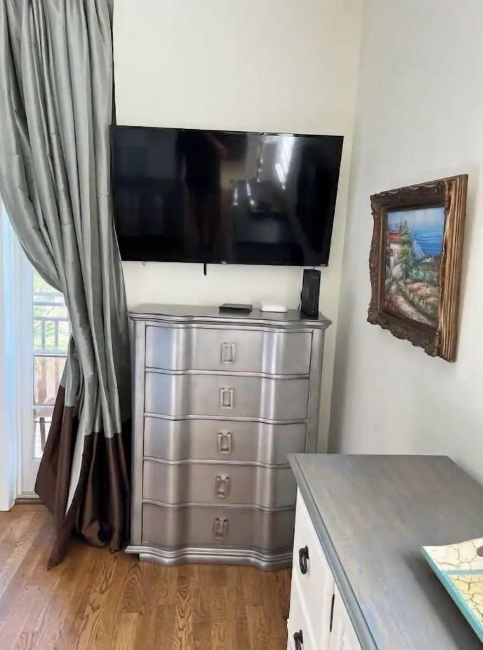 Master bedroom with ROKU TV