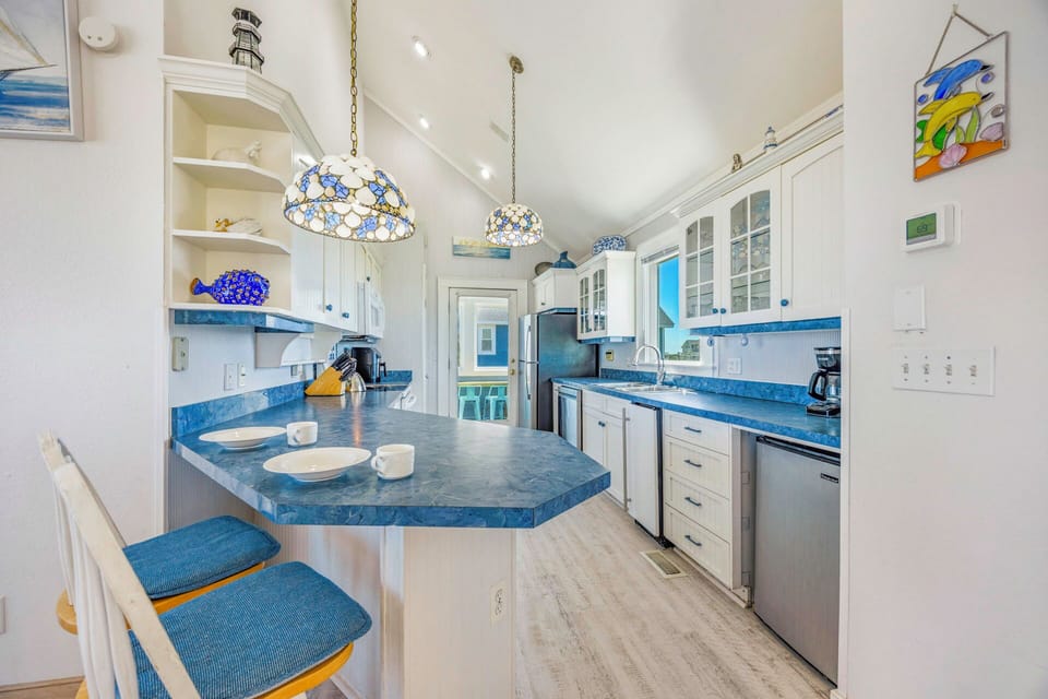 Surf or Sound Realty - 1040 - Dolphins Watch - Kitchen -1