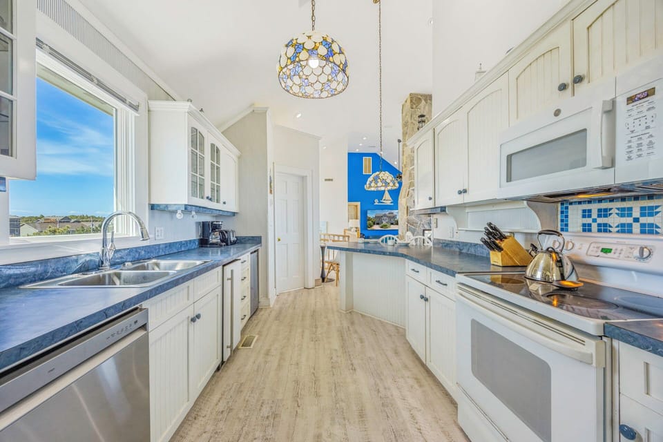 Surf or Sound Realty - 1040 - Dolphins Watch - Kitchen -2