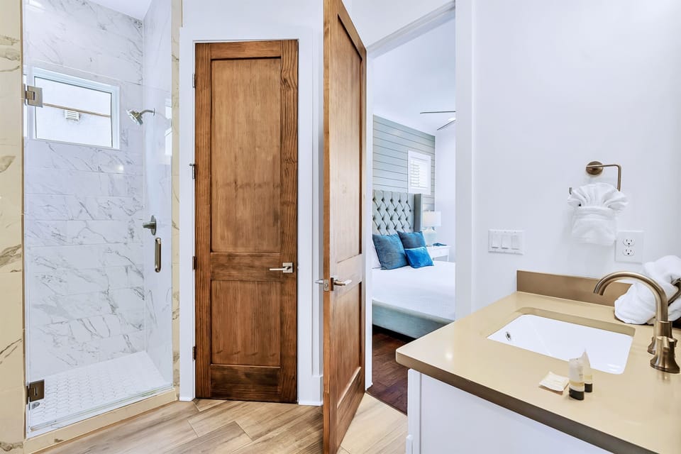 2nd Floor - King Suite with ensuite bath