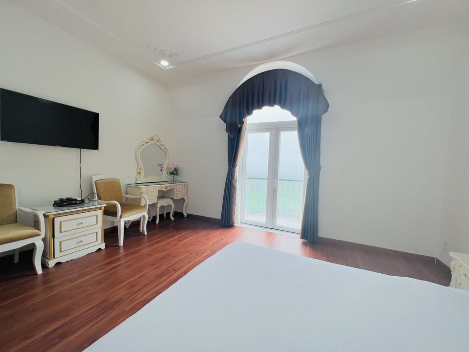 Deluxe Double Room | Premium bedding, minibar, WiFi (free), bed sheets