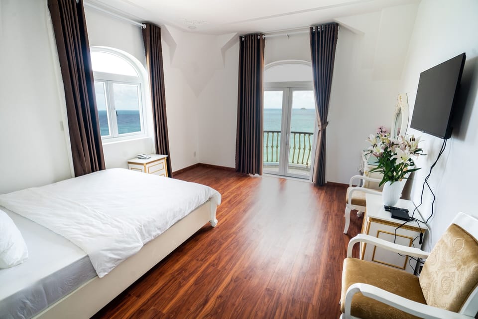 Deluxe Double Room | Premium bedding, minibar, WiFi (free), bed sheets