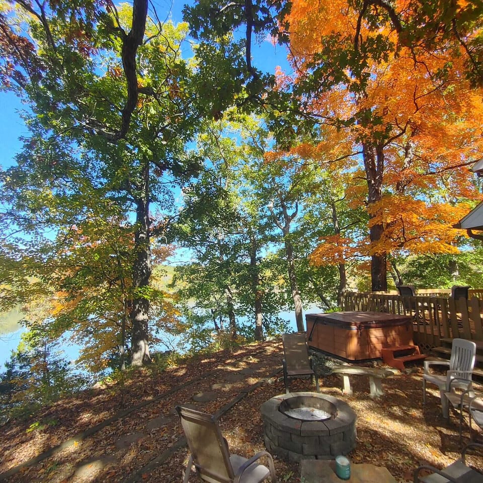 Hot tub available year round, next to the deck.