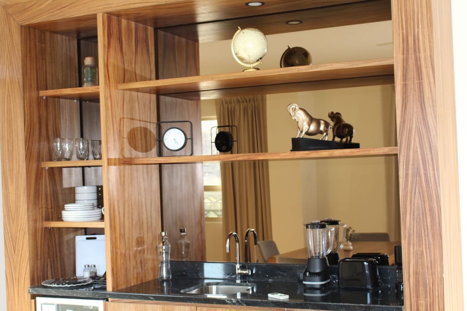 Suite Central | Private kitchen | Coffee/tea maker, electric kettle