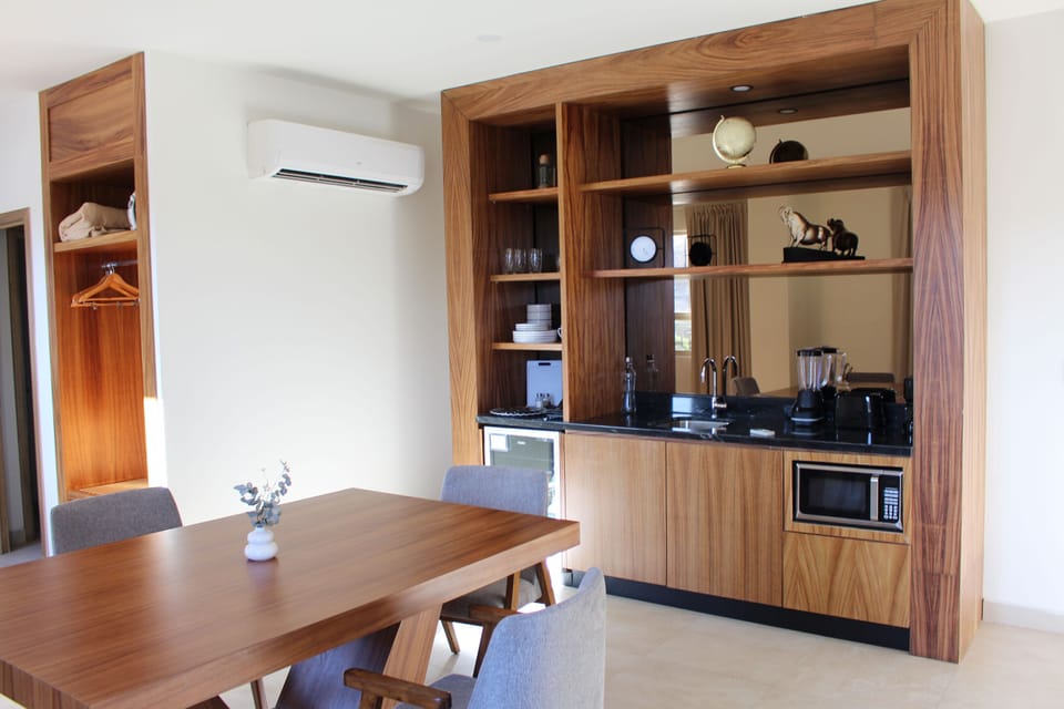 Suite Central | Living area | 40-inch Smart TV with cable channels, TV