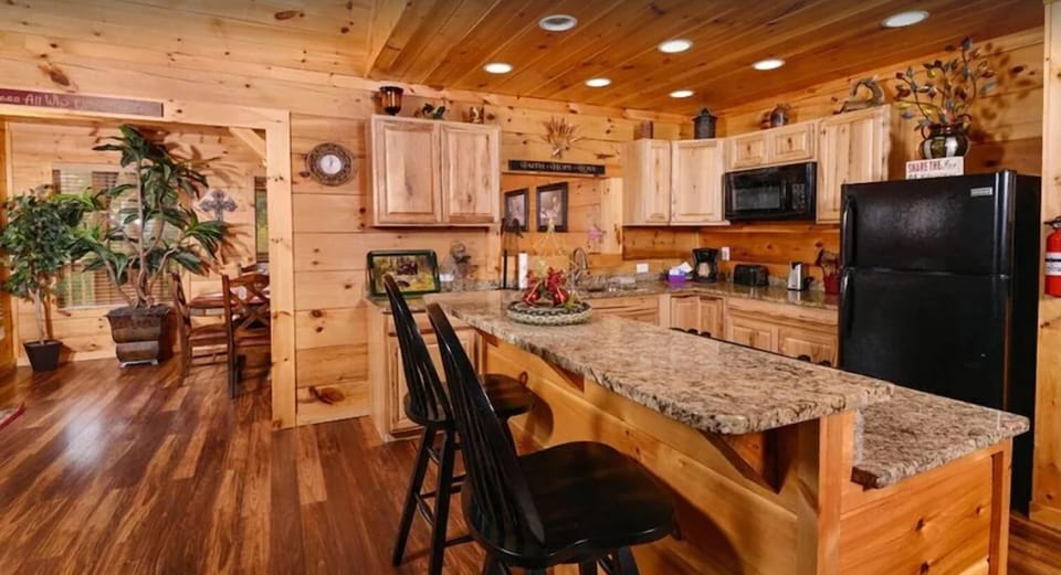 Kitchen area with bar fully equipped