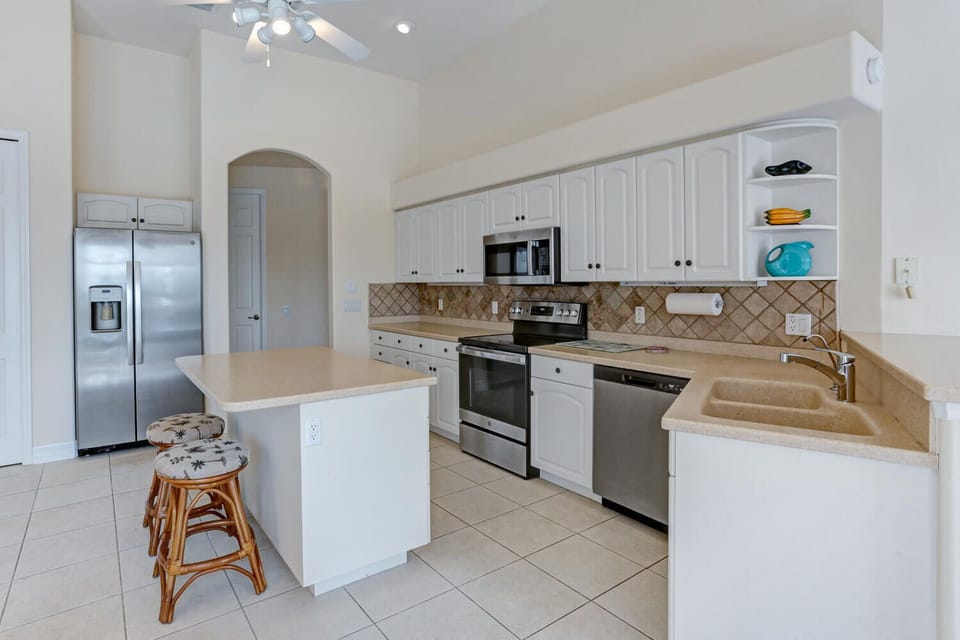 Vacanza Rentals - The Hammock - Kitchen