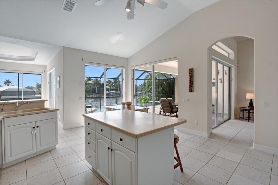 Vacanza Rentals - The Hammock - Kitchen