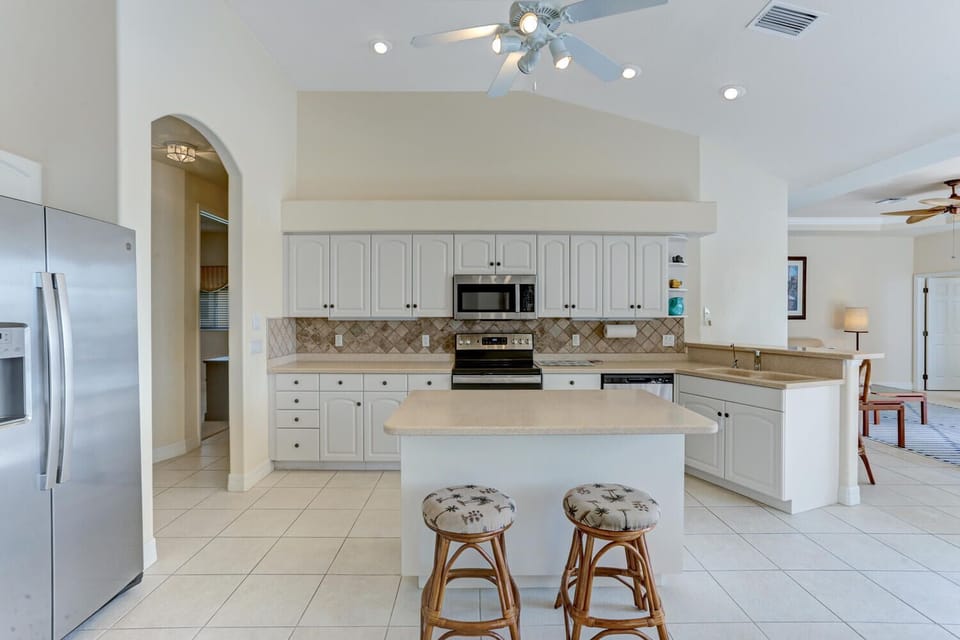 Vacanza Rentals - The Hammock - Kitchen