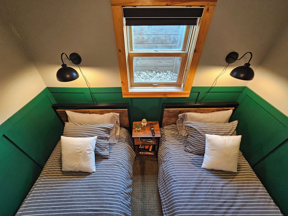Downstairs 3rd Bedroom Twin Beds