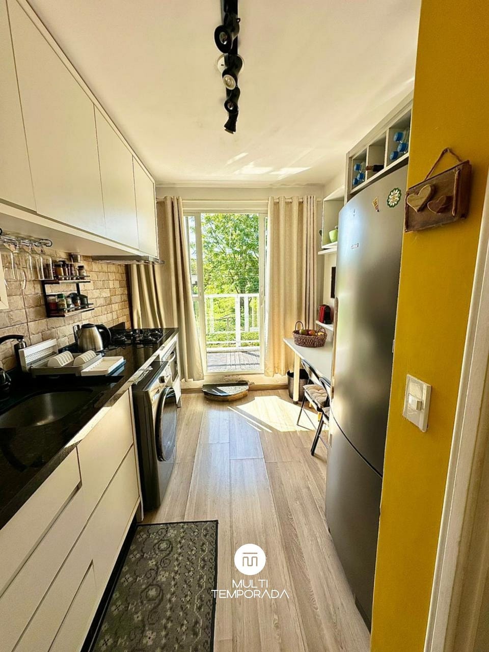 Deluxe Apartment, Mountain View | Private kitchen | Fridge, microwave, blender, cookware/dishes/utensils