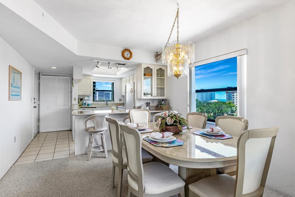 Condo, 2 Queen Beds, Balcony, Pool View | Dining
