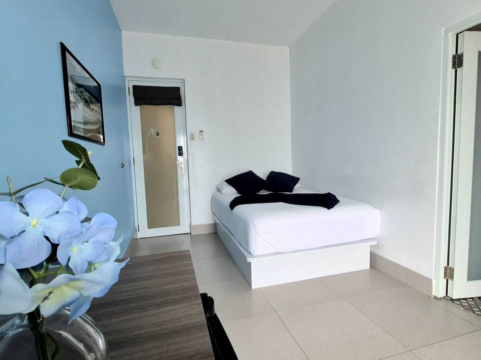 Classic Room | Individually decorated, individually furnished, desk, laptop workspace