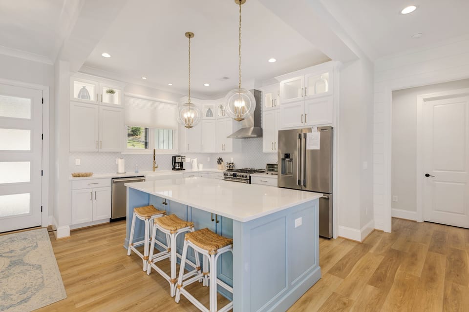 Fully stocked high end kitchen, Large island with extra seating, gas range