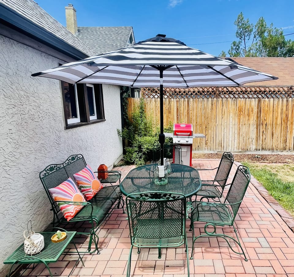 Enjoy your morning coffee on the back patio. Propane not provided for grill. 