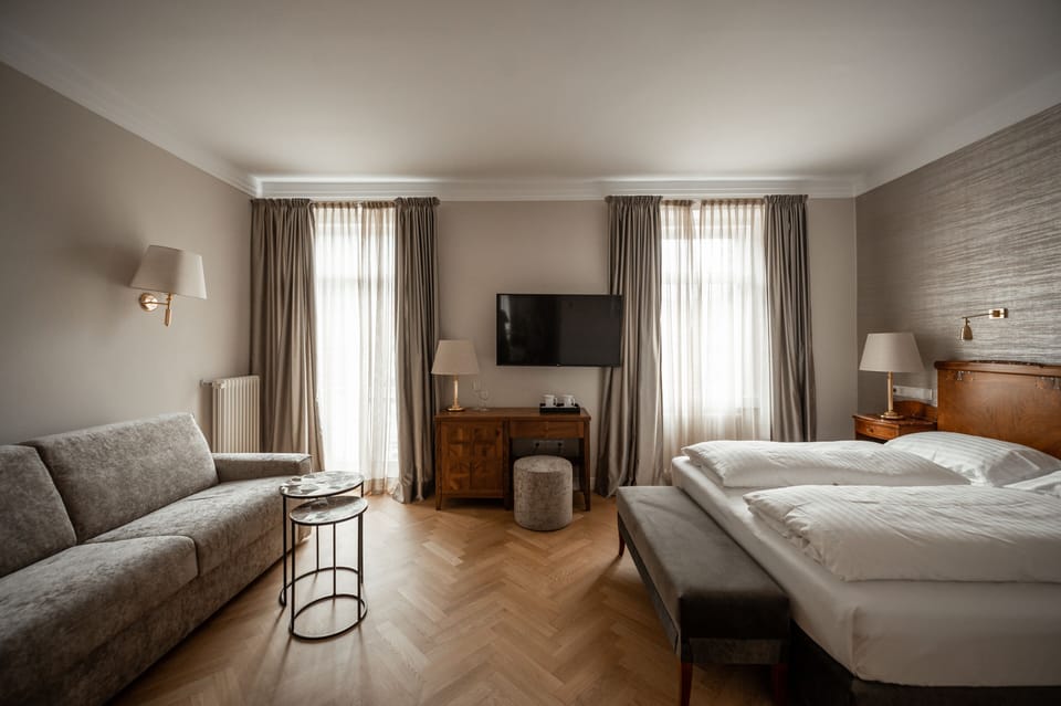 Junior Suite | Hypo-allergenic bedding, down comforters, minibar, in-room safe