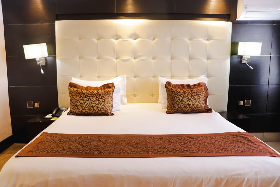 Presidential Room | Egyptian cotton sheets, premium bedding, Tempur-Pedic beds