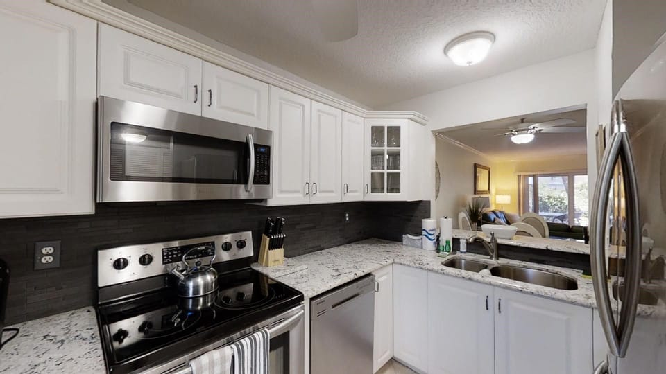 Updated full kitchen