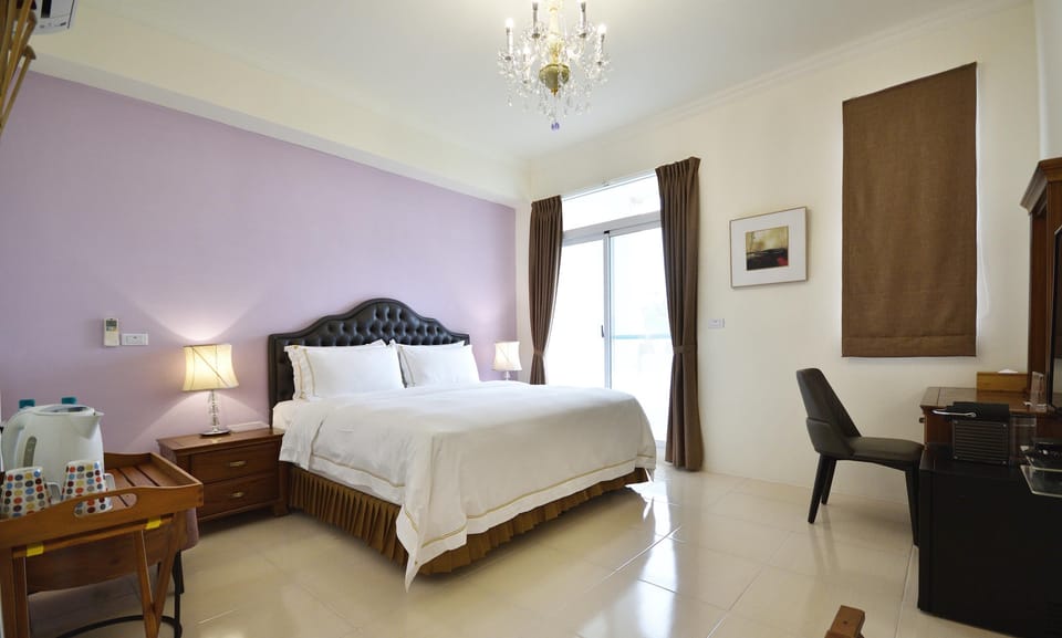 Elite Double Room | Premium bedding, down comforters, desk, soundproofing
